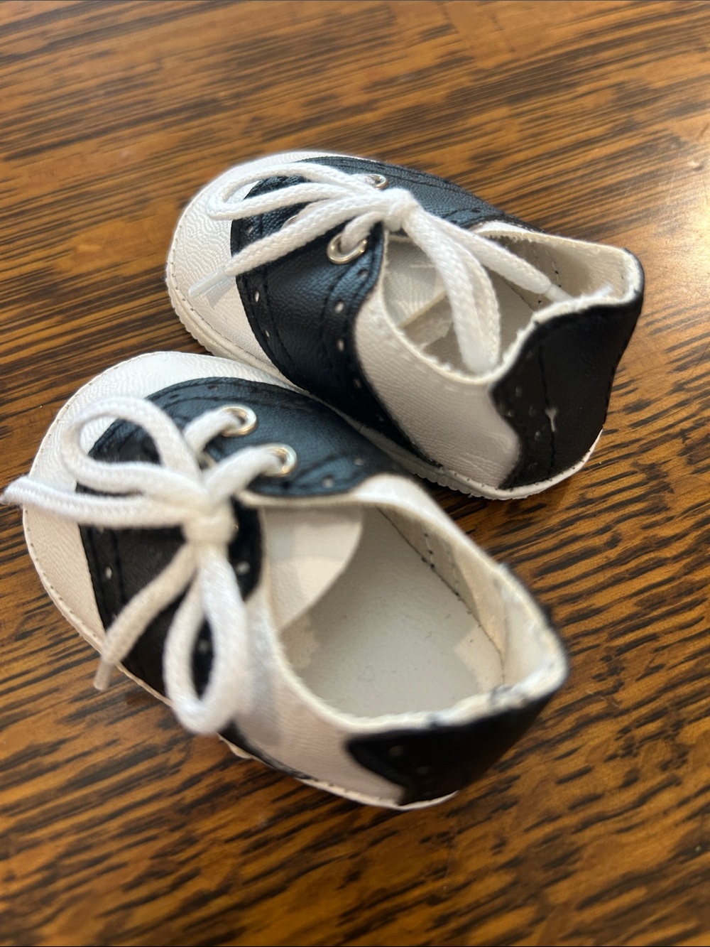 Saddle shoes